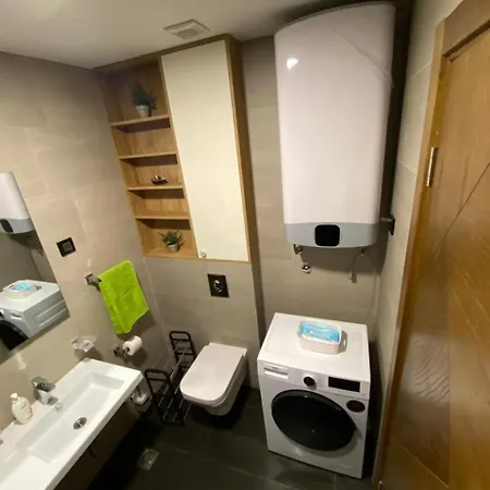 High In The Hill Apartment *